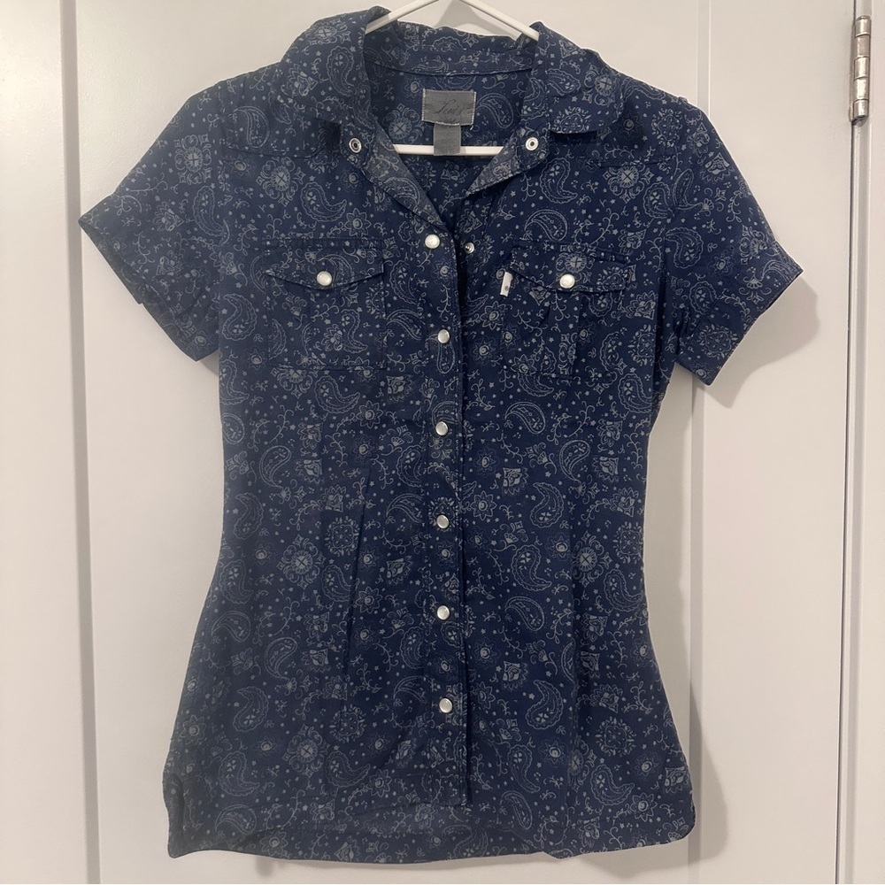 Levi's Blue Paisley Button Down T- Shirt Size XS Women’s
